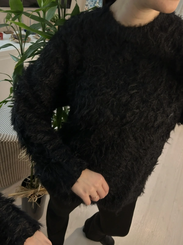 Siyah Sakallı Tüylü Yumuşak Triko Kazak