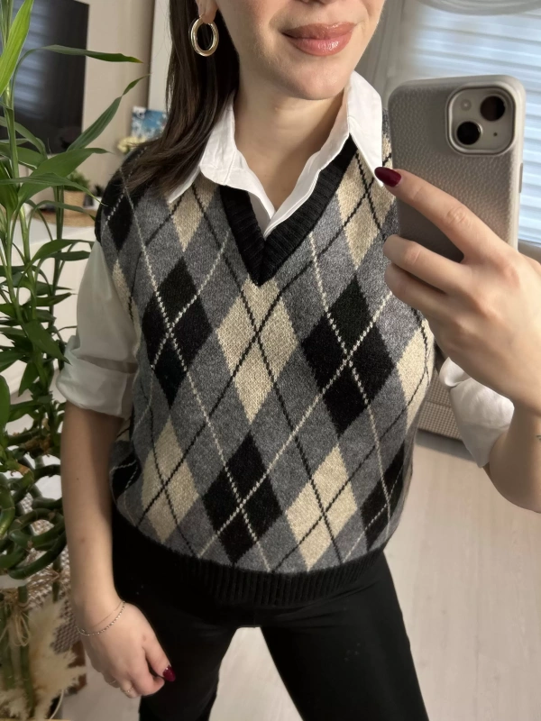 Ekose Desenli Siyah Gri V Yaka Triko Süveter