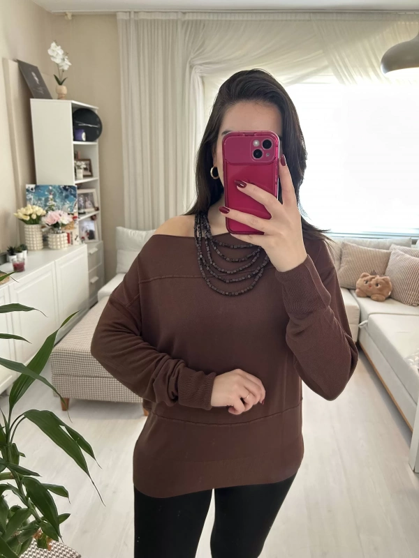 Kahverengi Omzu Açık Detaylı Kadın Sweatshirt
