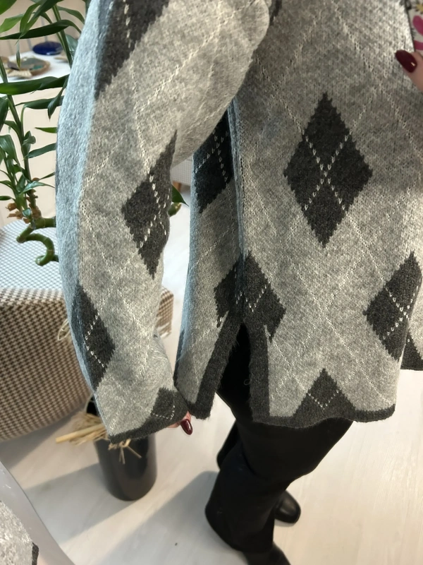 Gri Siyah Baklava Desenli Oversize Triko Kazak