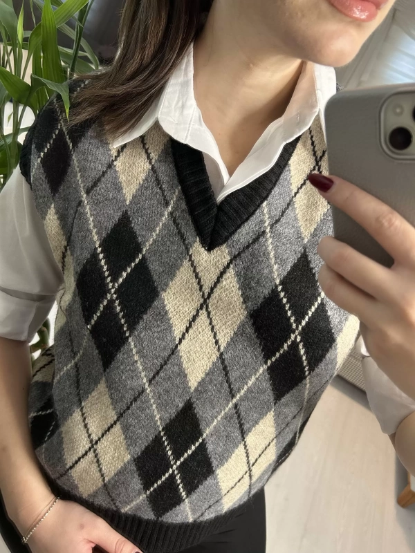 Ekose Desenli Siyah Gri V Yaka Triko Süveter