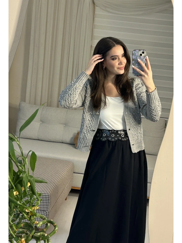 Gri Düğmeli Örgü Kadın Hırka