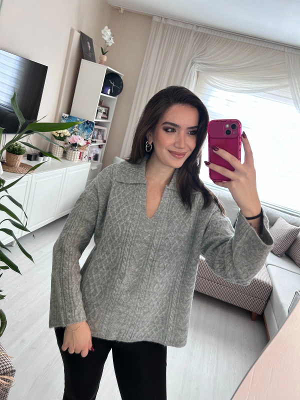 Yarım V Yaka Balık Sırtı Desenli Gri Triko Kazak