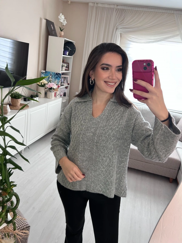 Yarım V Yaka Balık Sırtı Desenli Gri Triko Kazak