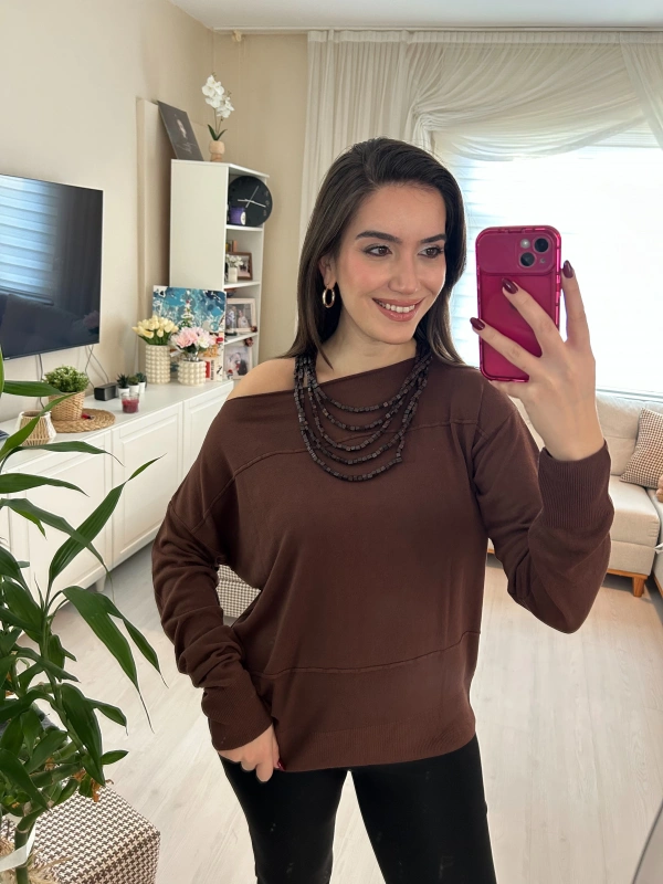 Kahverengi Omzu Açık Detaylı Kadın Sweatshirt