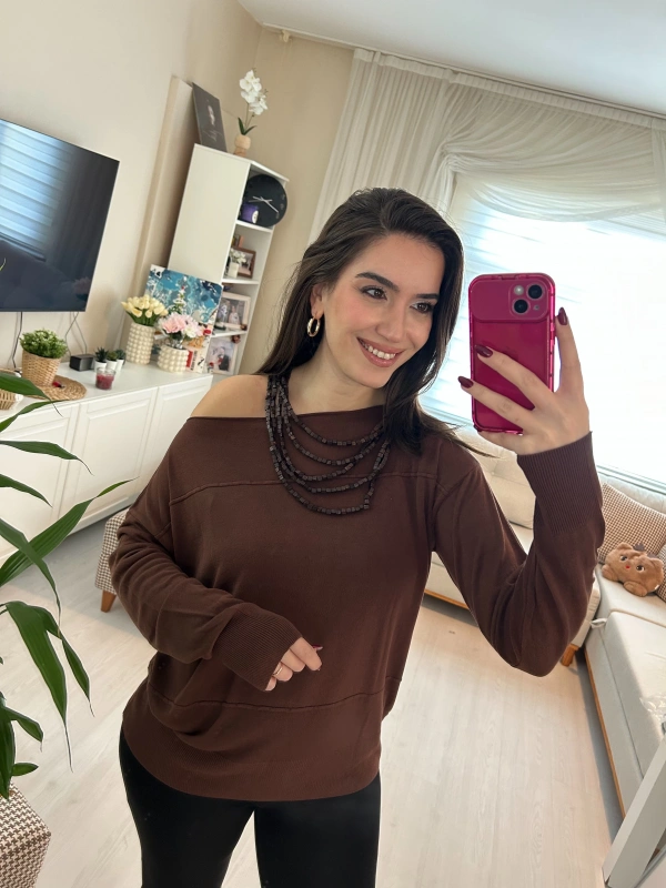 Kahverengi Omzu Açık Detaylı Kadın Sweatshirt