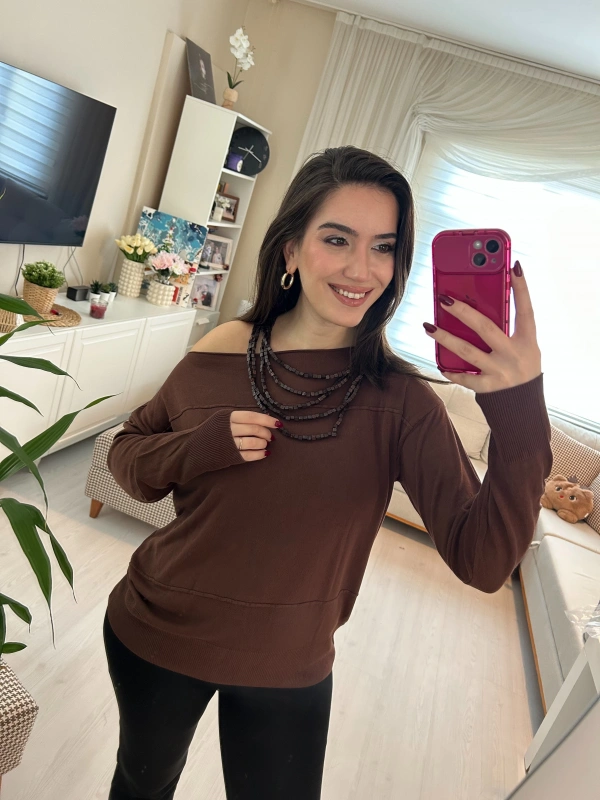 Kahverengi Omzu Açık Detaylı Kadın Sweatshirt