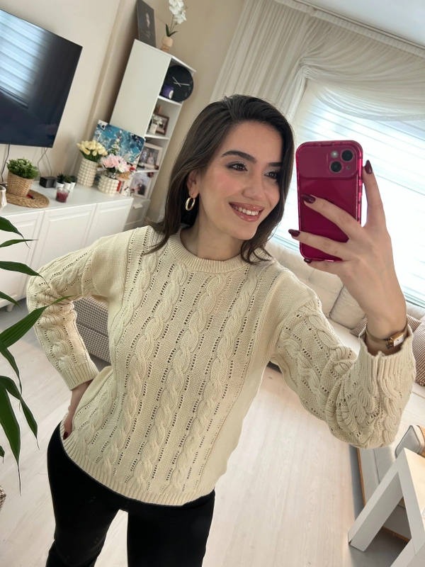 Krem Örgü Desenli Kadın Triko Kazak