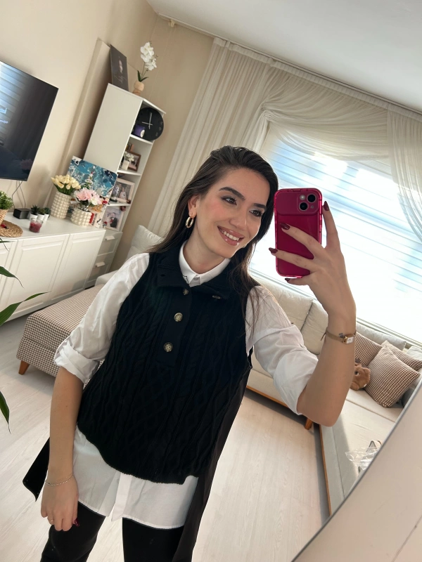 Siyah Düğme Detaylı Triko Kadın Yelek