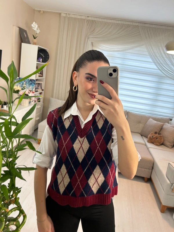 Ekose Desenli V Yaka Triko Süveter