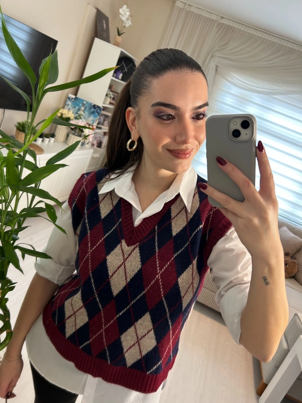 Ekose Desenli V Yaka Triko Süveter