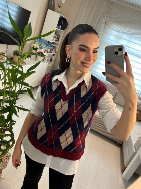 Ekose Desenli V Yaka Triko Süveter