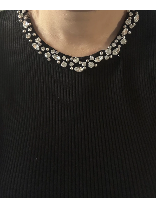 Taş Detaylı Ribanalı Siyah Bluz