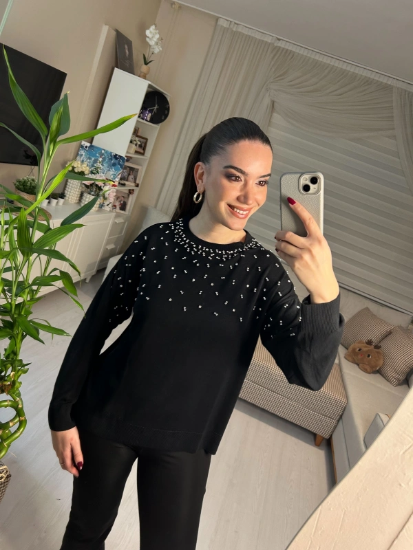 İnci Detaylı Siyah Triko Kazak