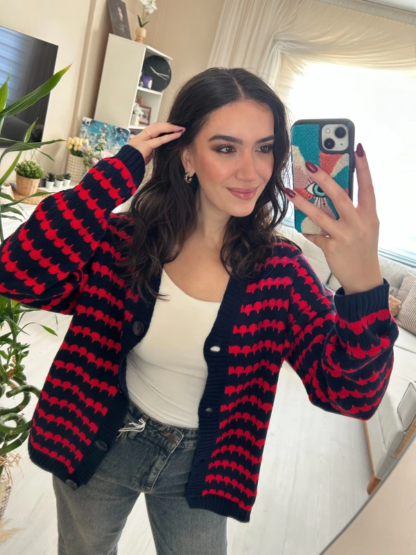 Kırmızı Desenli Lacivert Düğmeli Triko Hırka