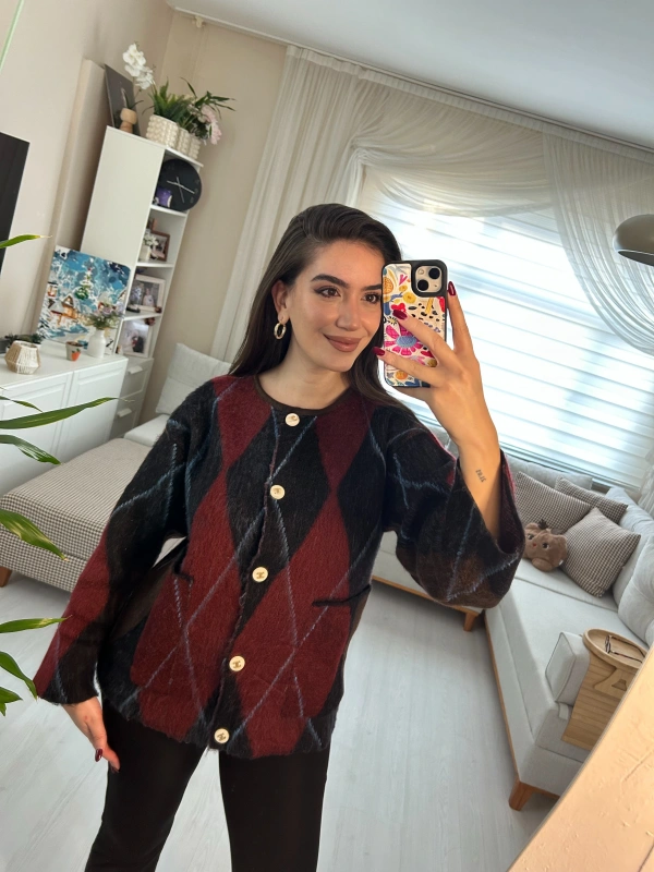 Bordo Siyah Baklava Desenli Gold Düğmeli Yumoş Hırka