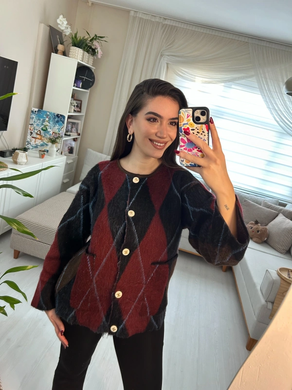 Bordo Siyah Baklava Desenli Gold Düğmeli Yumoş Hırka