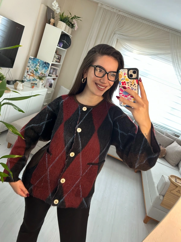 Bordo Siyah Baklava Desenli Gold Düğmeli Yumoş Hırka