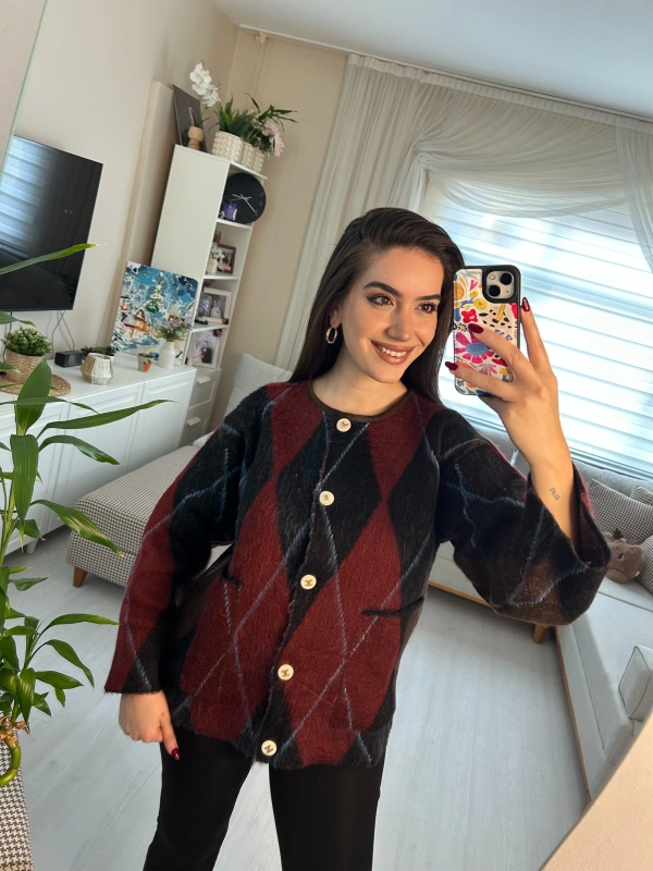 Bordo Siyah Baklava Desenli Gold Düğmeli Yumoş Hırka