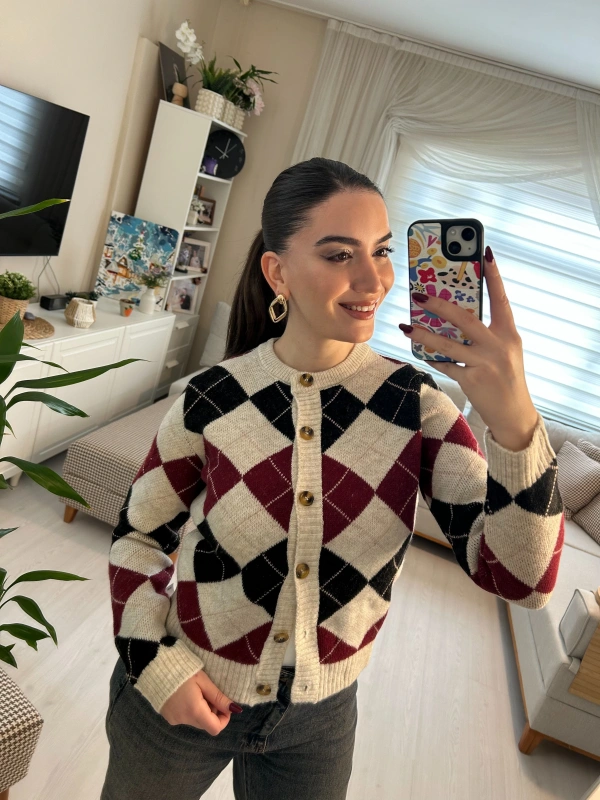 Krem Bordo Siyah Baklava Desenli Düğmeli Crop Triko Hırka