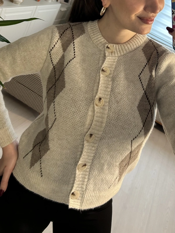 Krem Kahve Baklava Desenli Düğmeli Crop Triko Hırka