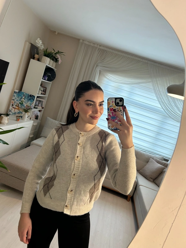 Krem Kahve Baklava Desenli Düğmeli Crop Triko Hırka