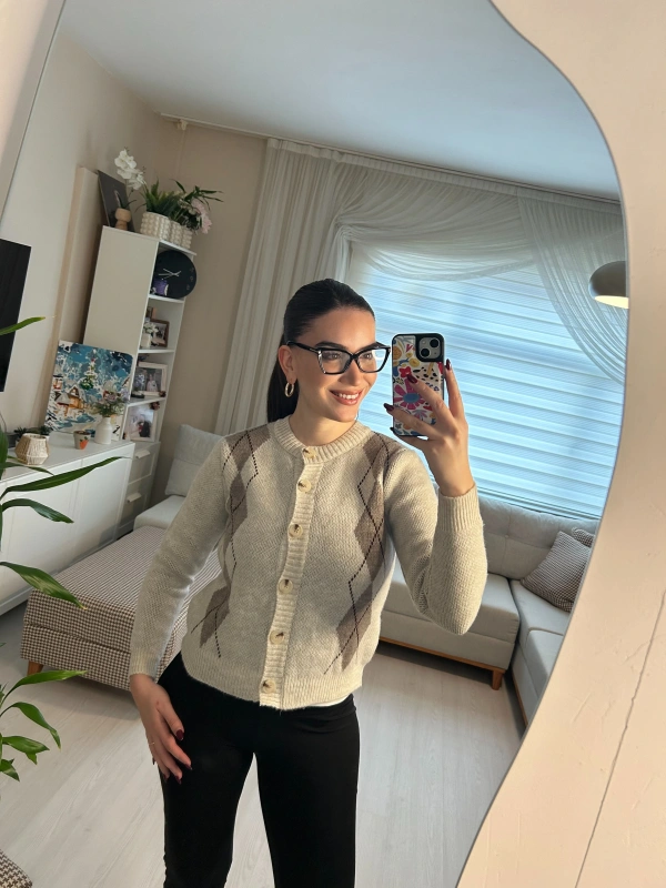 Krem Kahve Baklava Desenli Düğmeli Crop Triko Hırka