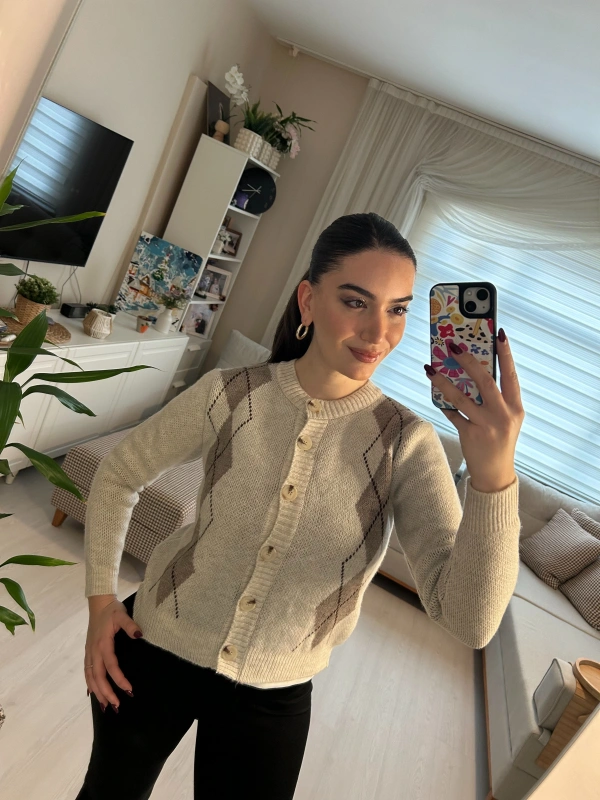 Krem Kahve Baklava Desenli Düğmeli Crop Triko Hırka