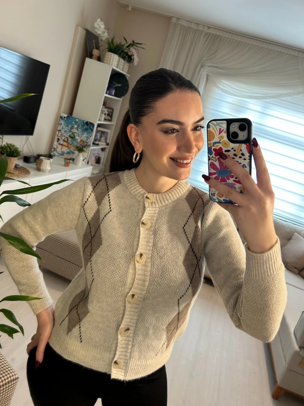 Krem Kahve Baklava Desenli Düğmeli Crop Triko Hırka