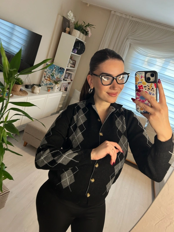 Siyah Gri Baklava Desenli Gömlek Yaka Düğmeli Triko Hırka