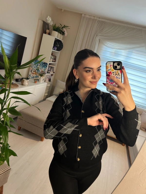 Siyah Gri Baklava Desenli Gömlek Yaka Düğmeli Triko Hırka