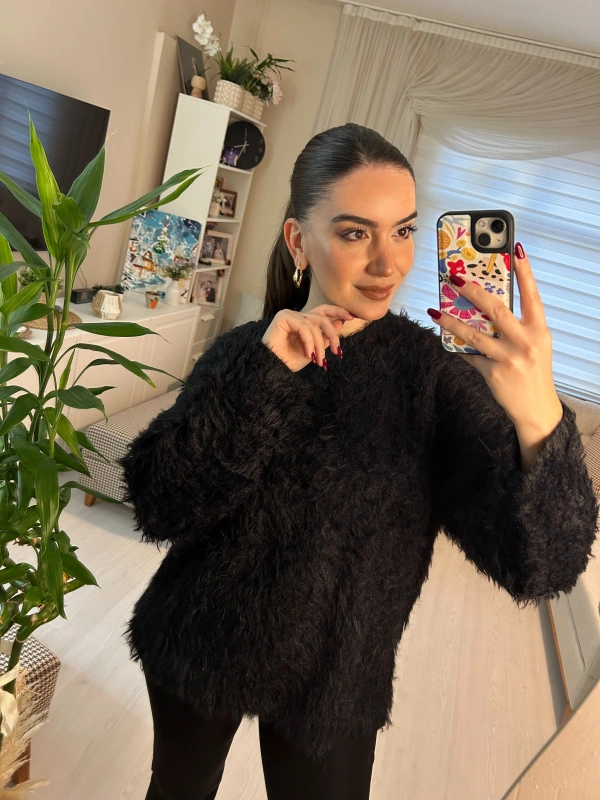 Siyah Sakallı Tüylü Yumuşak Triko Kazak