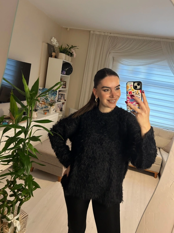 Siyah Sakallı Tüylü Yumuşak Triko Kazak