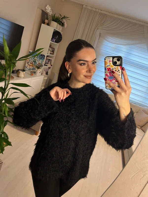 Siyah Sakallı Tüylü Yumuşak Triko Kazak