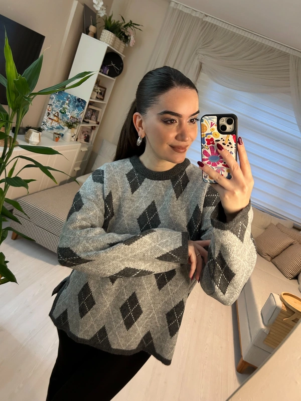 Gri Siyah Baklava Desenli Oversize Triko Kazak