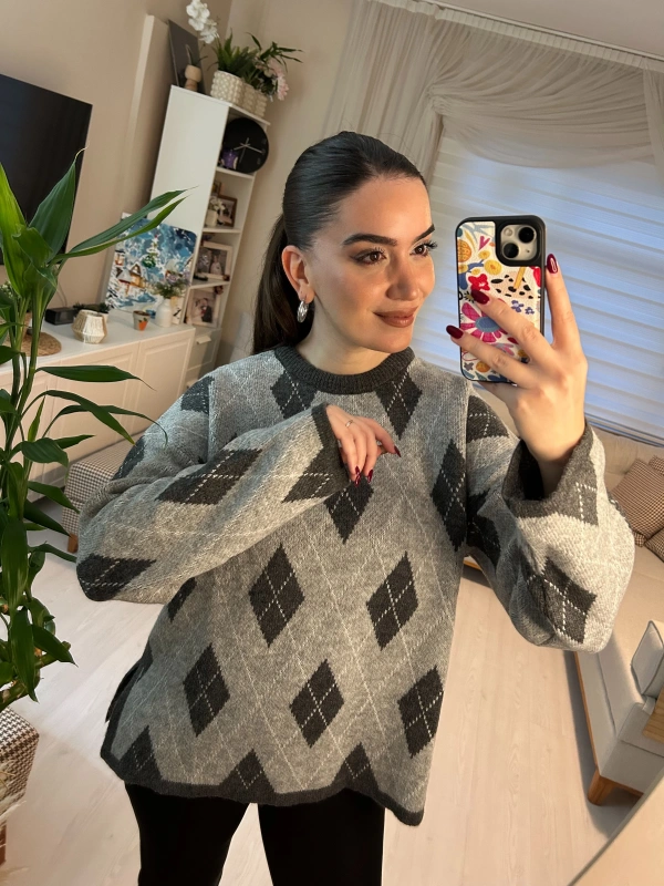 Gri Siyah Baklava Desenli Oversize Triko Kazak