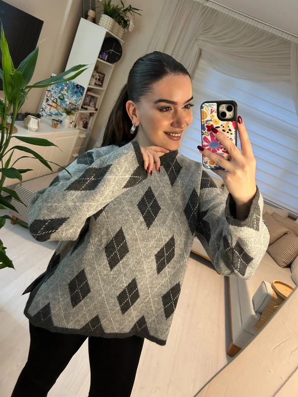 Gri Siyah Baklava Desenli Oversize Triko Kazak