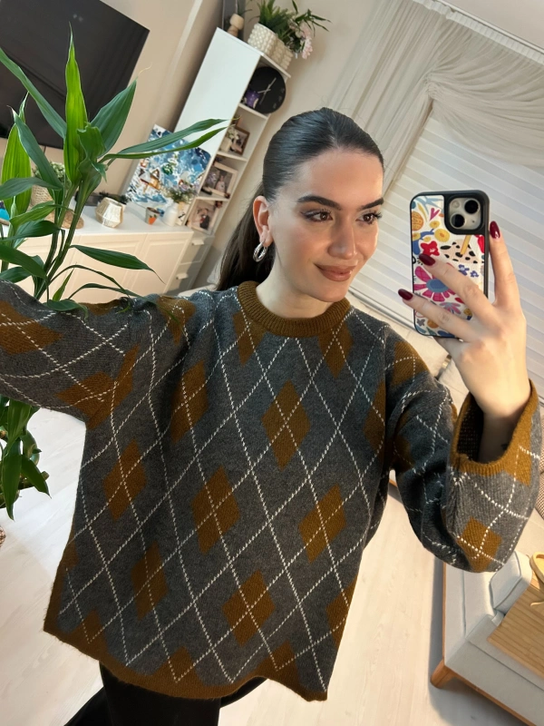 Kahve Gri Baklava Desenli Oversize Triko Kazak