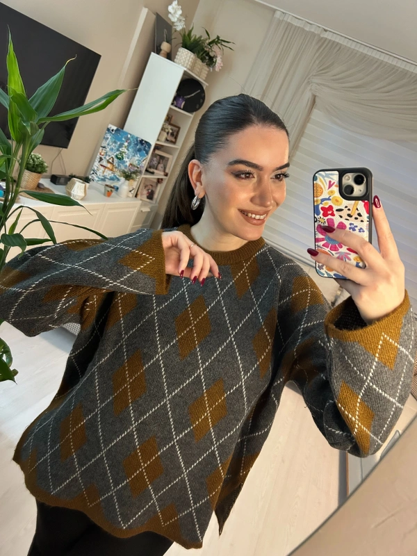 Kahve Gri Baklava Desenli Oversize Triko Kazak