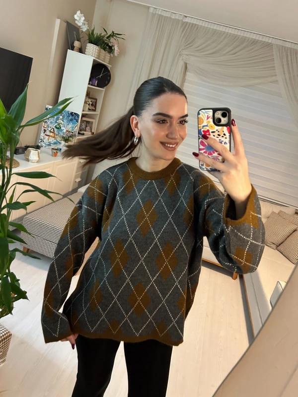 Kahve Gri Baklava Desenli Oversize Triko Kazak