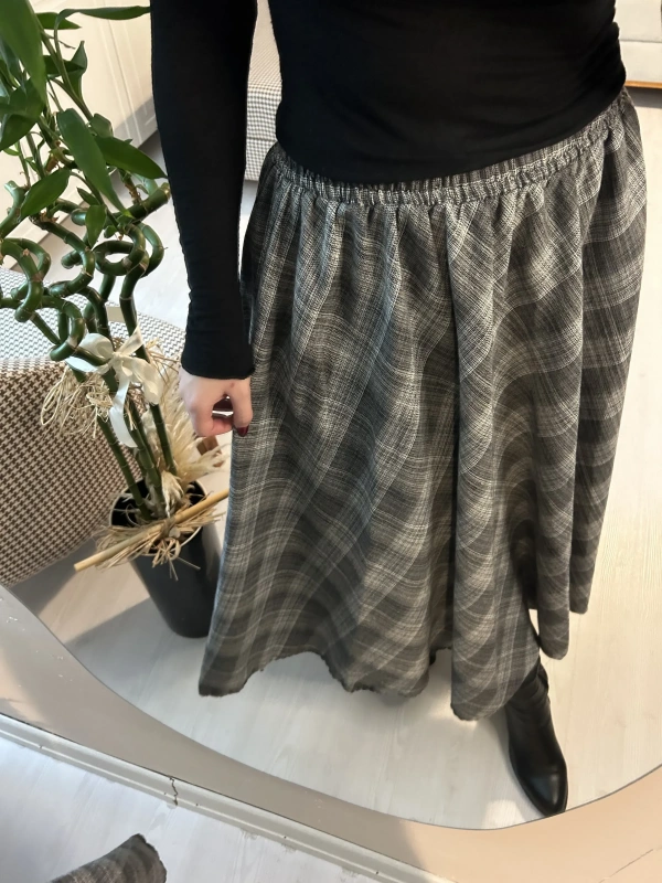 Füme Ekose Desenli Kloş Midi Etek