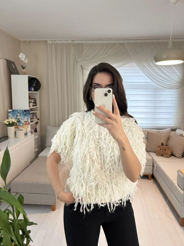 Beyaz Saçaklı Triko Bluz