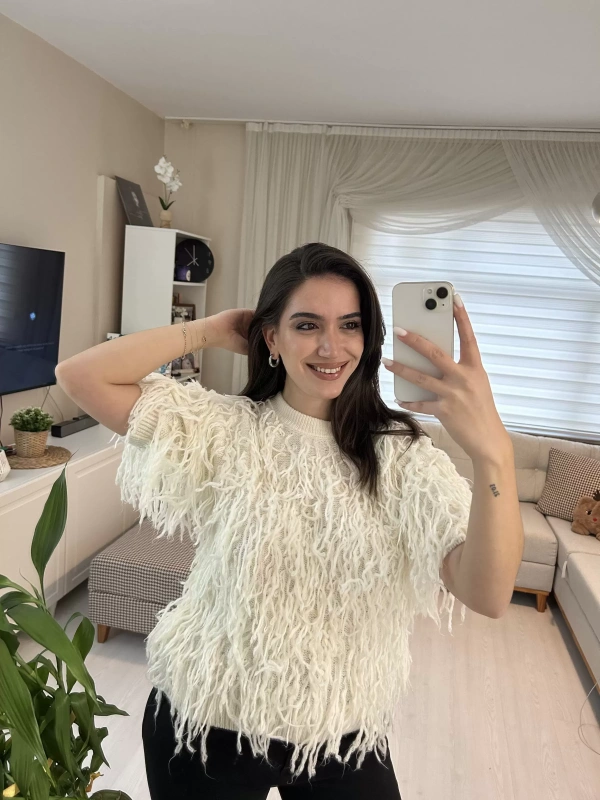 Beyaz Saçaklı Triko Bluz