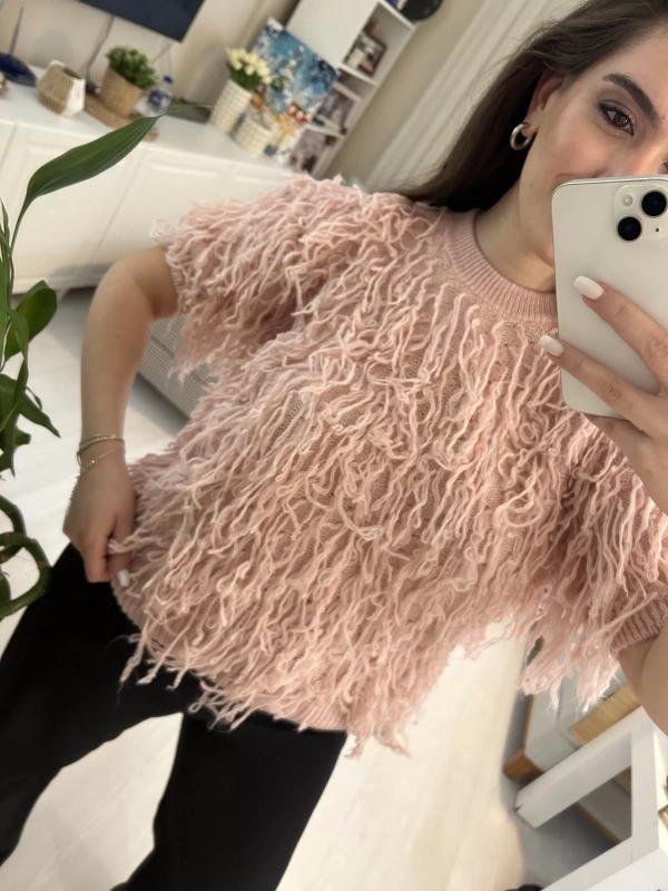 Pembe Saçaklı Kadın Triko
