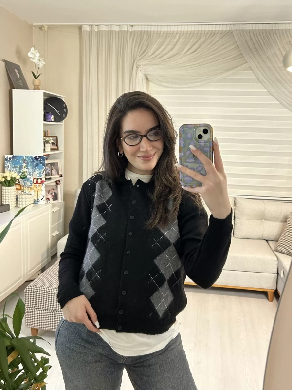 Siyah Ekose Desenli Triko Hırka