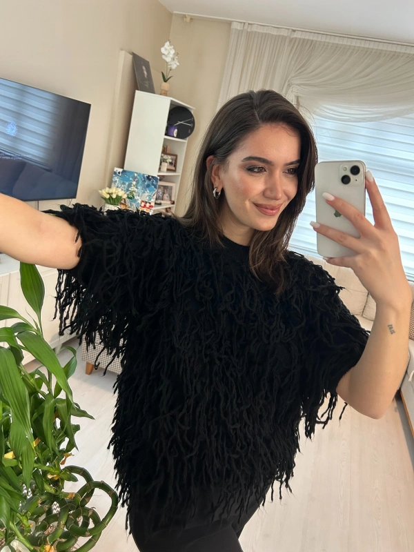 Siyah Saçaklı Triko Bluz