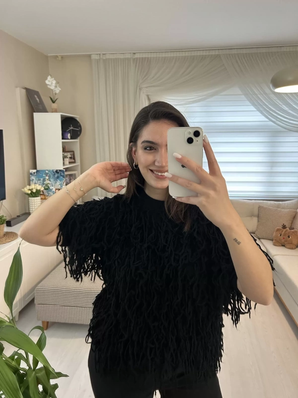 Siyah Saçaklı Triko Bluz