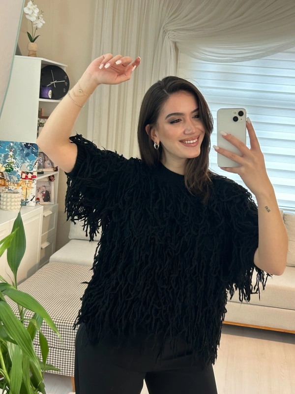 Siyah Saçaklı Triko Bluz
