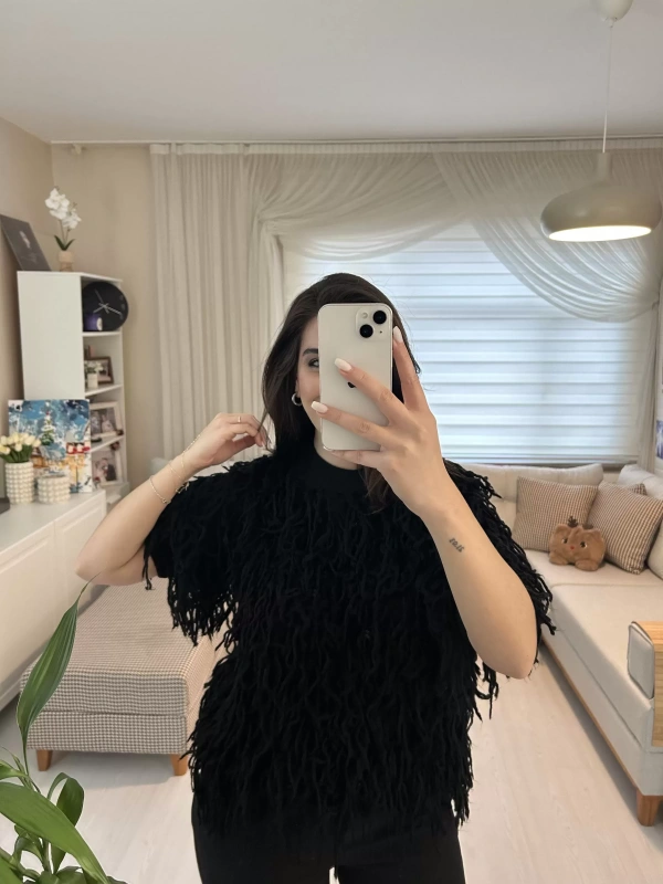 Siyah Saçaklı Triko Bluz
