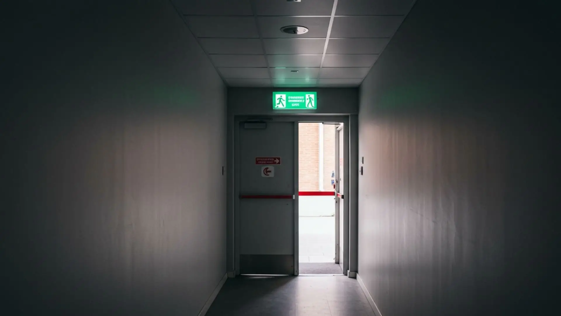 Acil Çıkış Levhası Nerelere Asılmalıdır? 